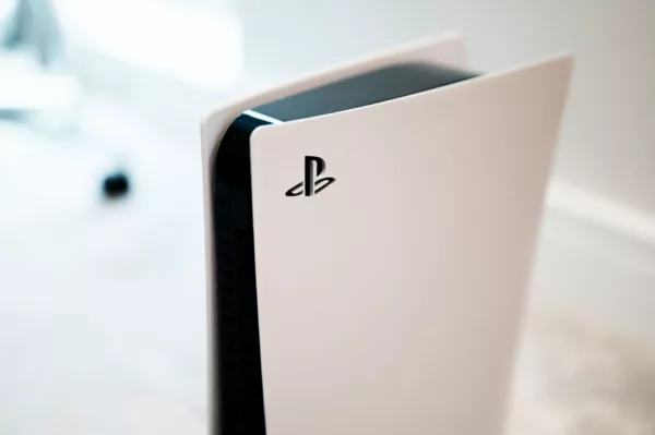PS5 最好不要長期垂直存放？維修店老闆提出警告 PlayStation