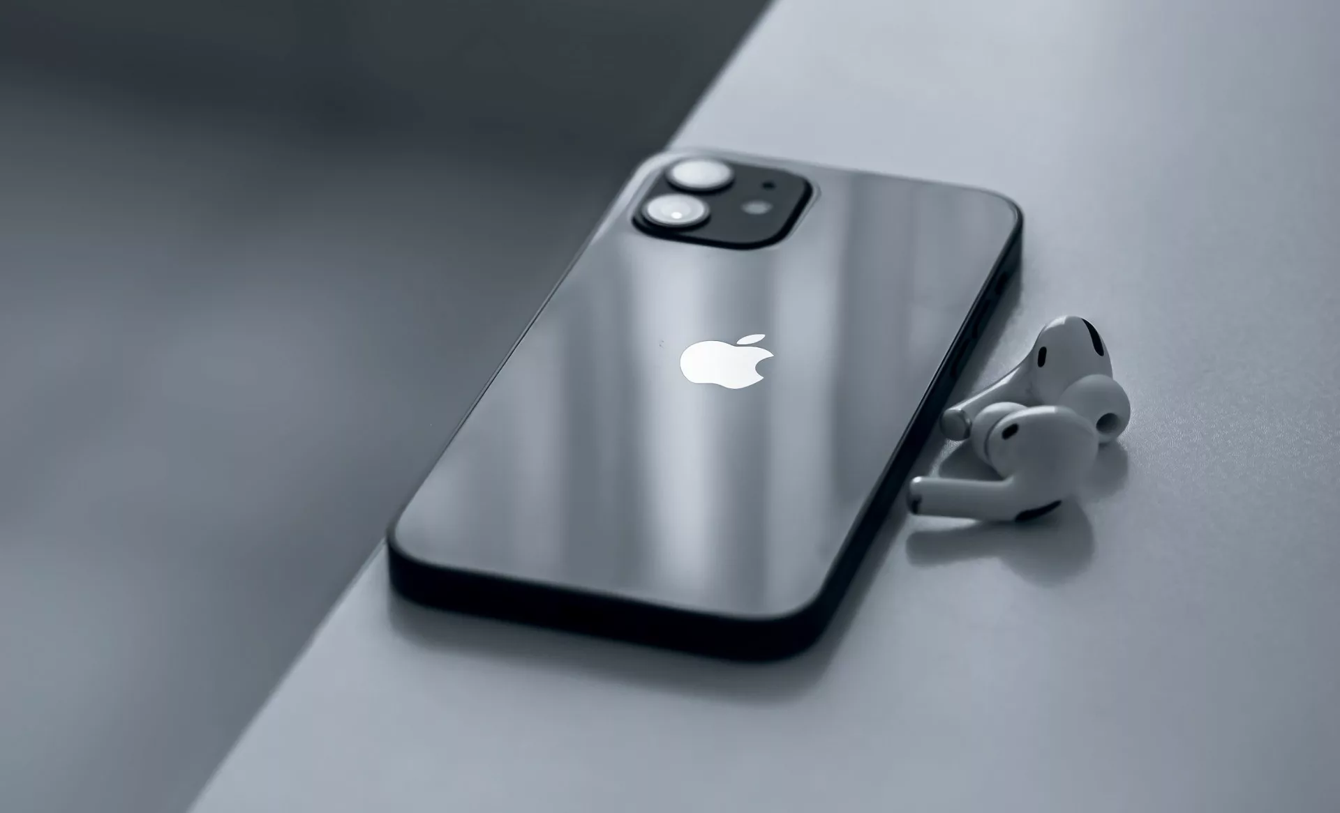 iPhone 以及 AirPods