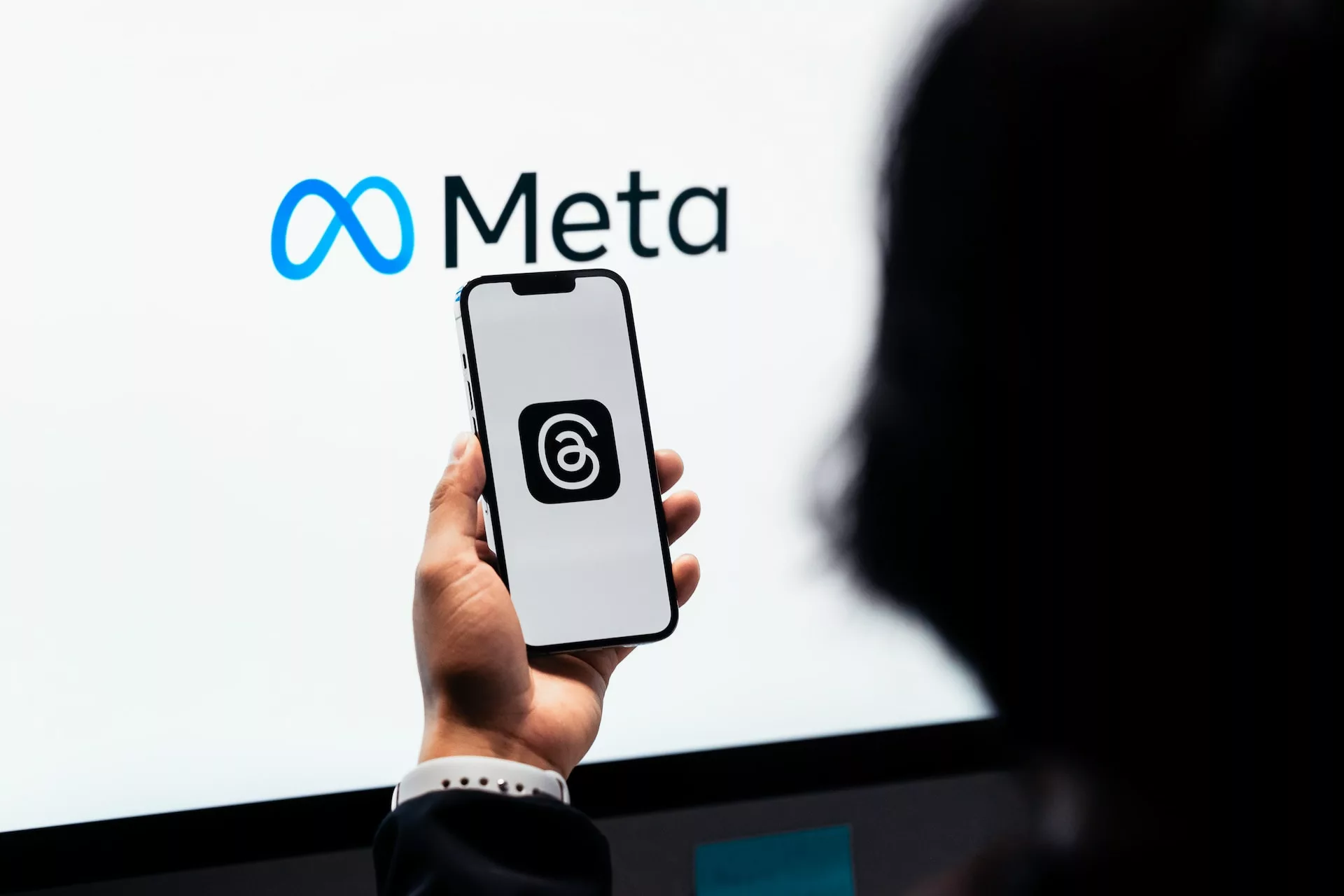 加拿大政府要求 Meta 解除新聞禁令:為了分享野火資訊 meta 評論, AI 應用案例, 頭條