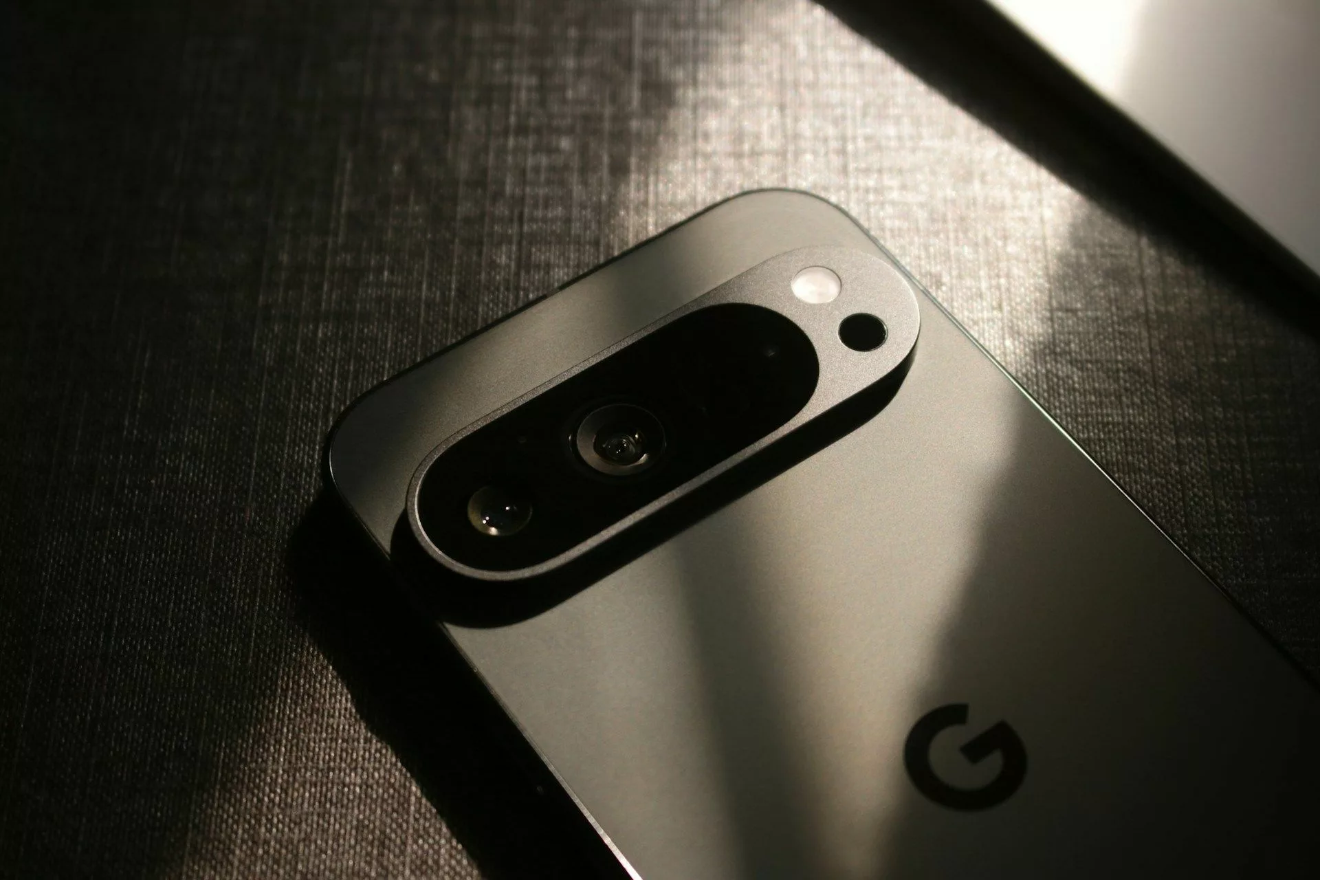 Google Gemini 2.0 實測:免費也能玩!看著你的鏡頭畫面即時聊天 Gemini 2.0 評論, AI 應用案例, 頭條