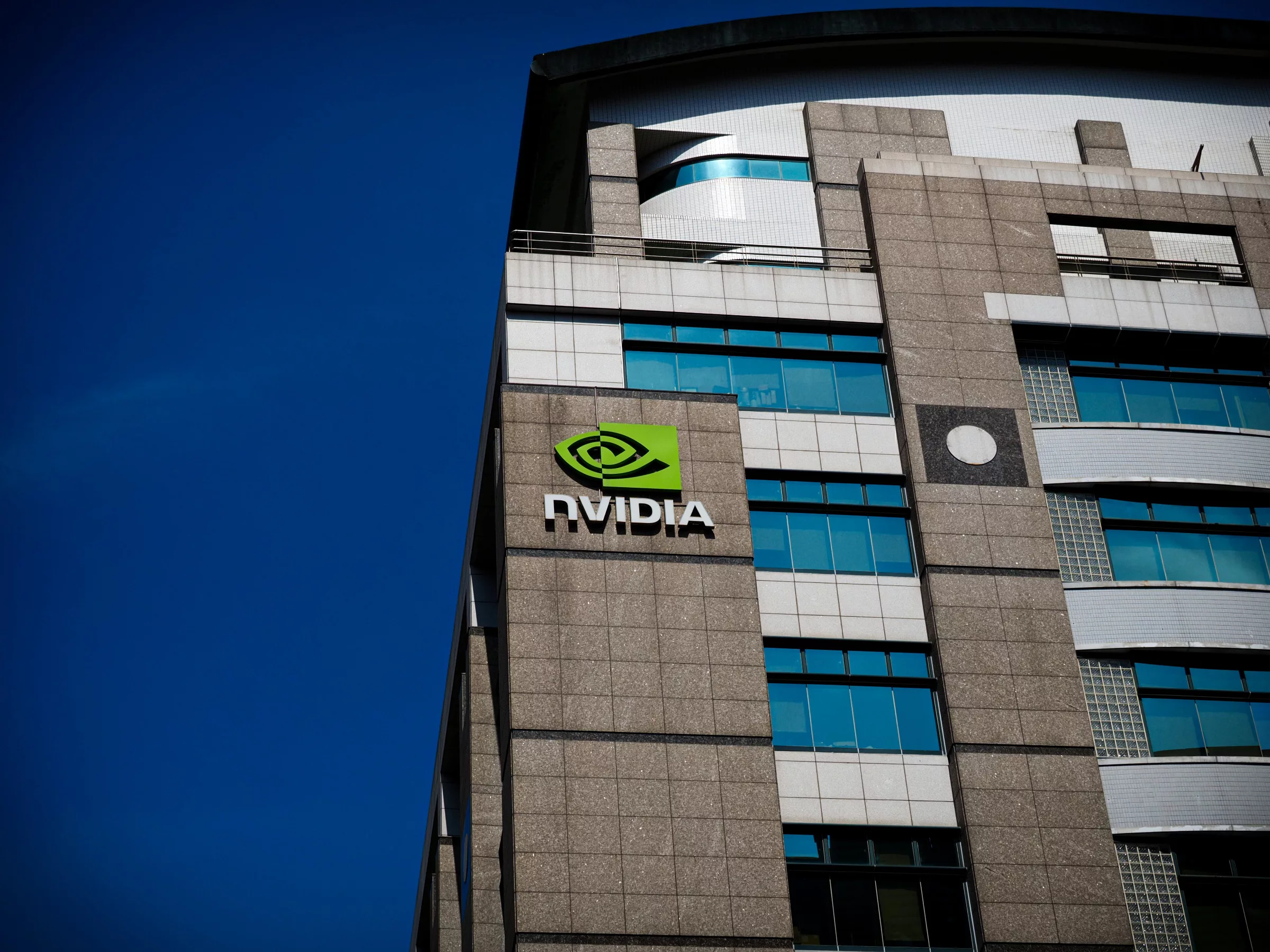 NVIDIA 將花費數千億美元「在美國製造」晶片:台積電的台灣廠訂單要去美國了? NVIDIA 評論, AI 應用案例, 頭條