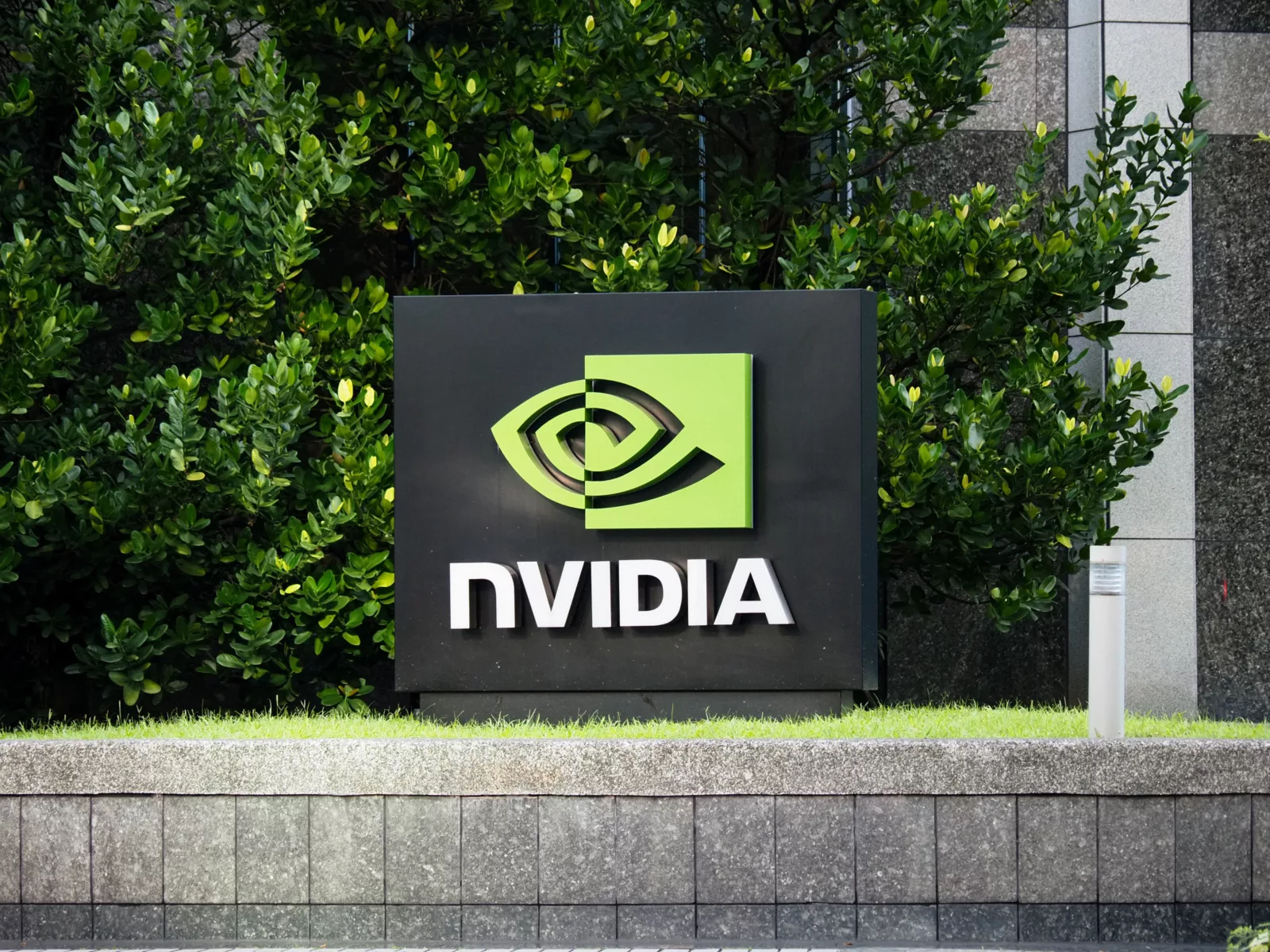 NVIDIA 將花費數千億美元「在美國製造」晶片：台積電的台灣廠訂單要去美國了？ NVIDIA 再生能源, AI, 產業, 能源