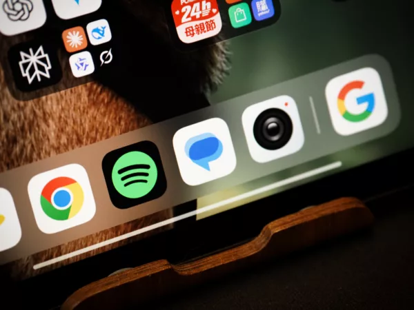 Android 平板如何收手機簡訊？解法簡單卻很少人知道：Google Messages 科技人 AI, 能源, 邊緣運算, 雲端基礎設施, 頭條