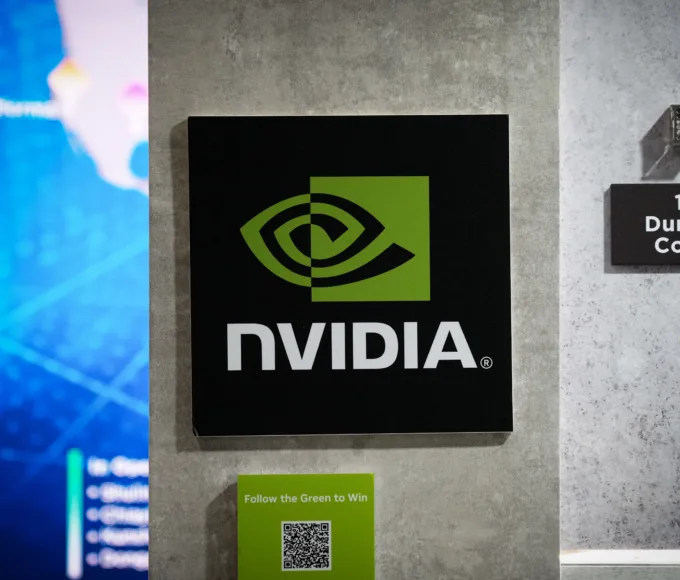 NVIDIA 2025 年第三季財報分析｜市場陷入二元悖論：因為太好、所以不好 科技人 AI, 能源, 邊緣運算, 雲端基礎設施, 頭條
