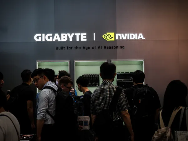 美國商務部官員證實少量 NVIDIA H200 已運往中國，出口許可採個案審查 AI AI