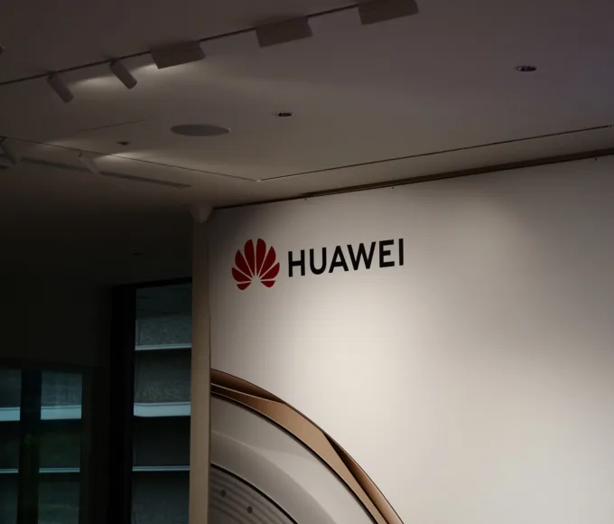 不再盲目追求更小製程！華為拋出「韜定律」：晶片競賽正從空間轉入時間維度 Web 3.0