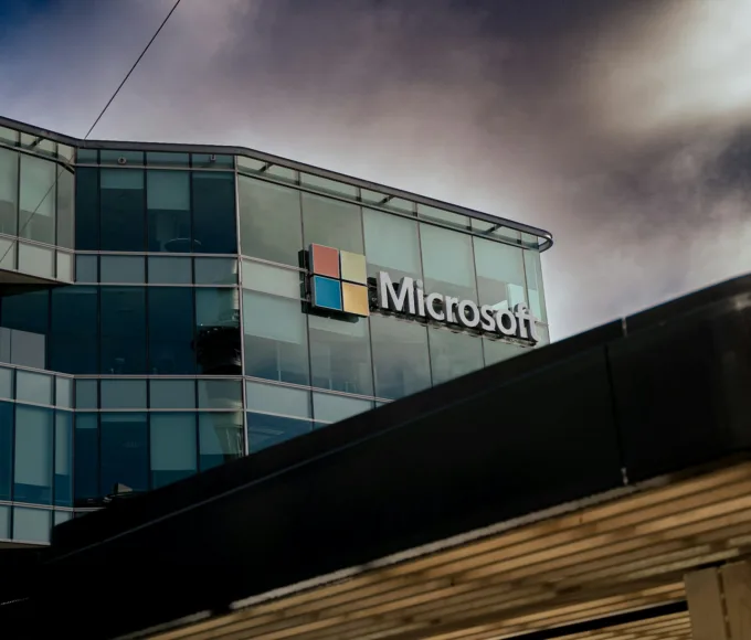 Microsoft AI 資料中心擴張推高排放，年度綠電匹配和實際供電成為兩個問題 科技人 再生能源, AI, 產業, 能源