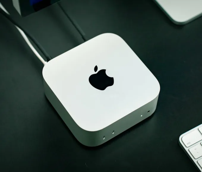 A close up of an apple mouse and keyboard