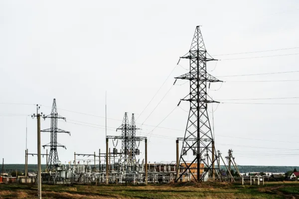 IEA 預測全球用電 2026 年增 3.6%，資料中心列為需求驅動 能源