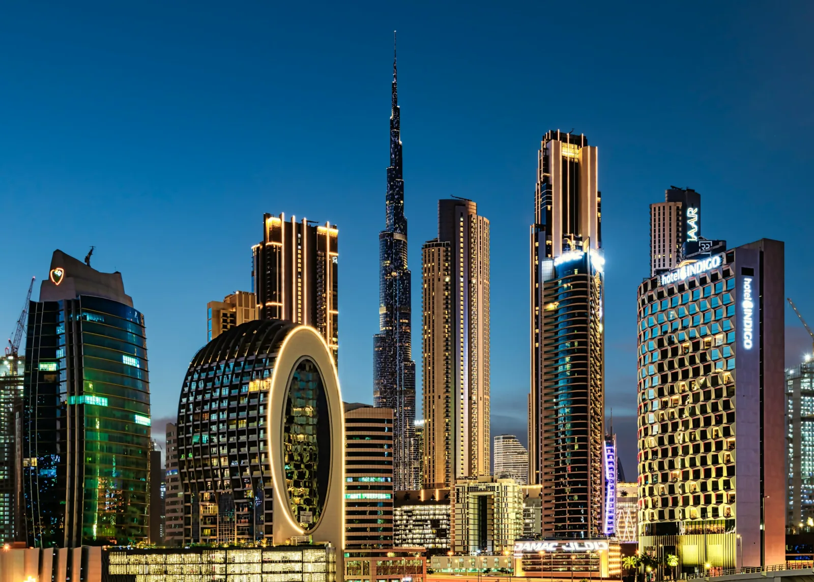 美國放寬 UAE AI 晶片出口規則，核准實體可免證取得部分伺服器 UAE AI 再生能源, AI, 產業, 能源