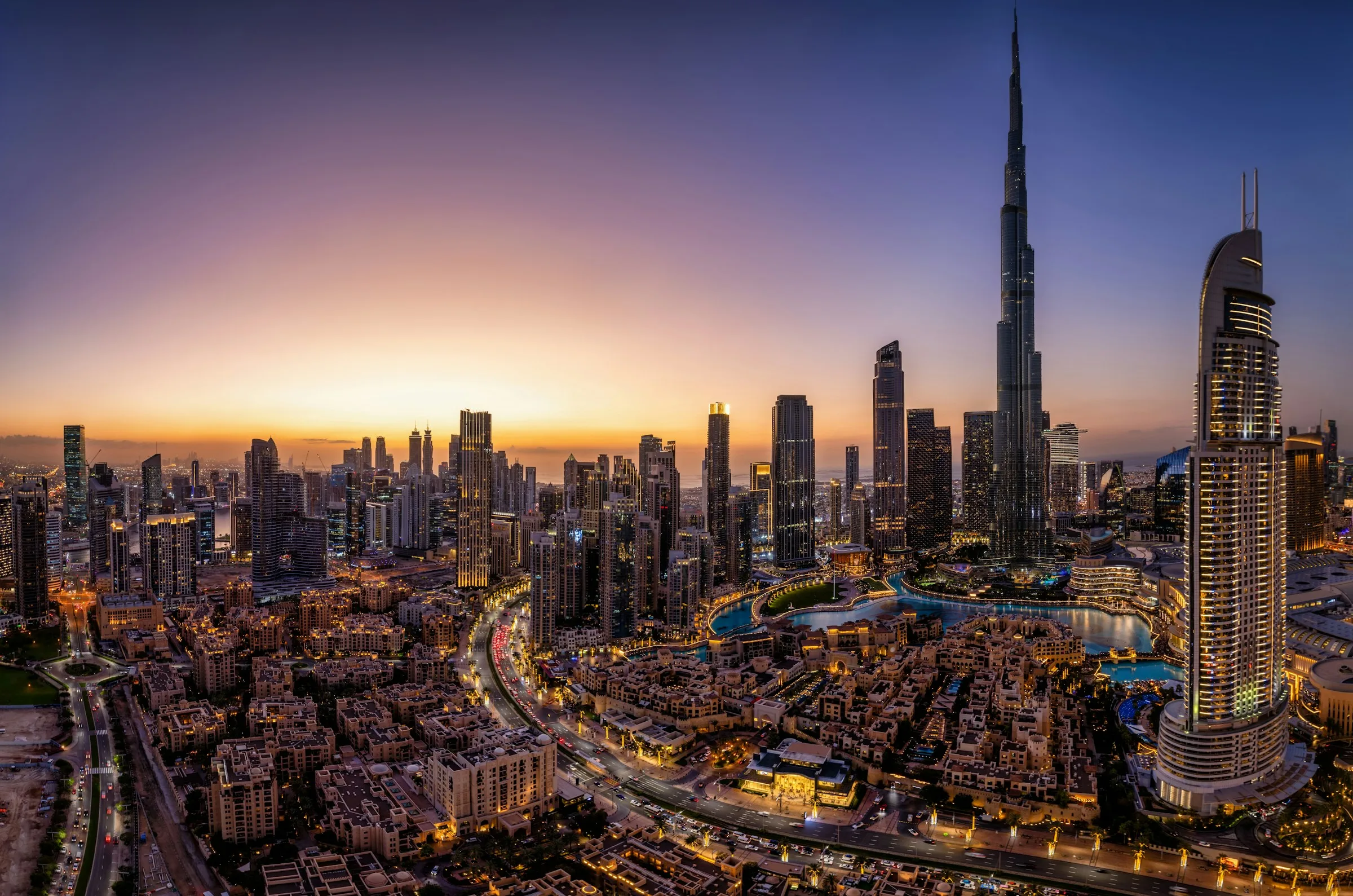 美國放寬 UAE AI 晶片出口規則,核准實體可免證取得部分伺服器 UAE AI 再生能源, AI, 產業, 能源