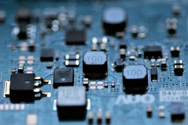 DRAM 與 NAND 報價續漲，AI 伺服器把記憶體週期推向新緊繃 AI 供應鏈