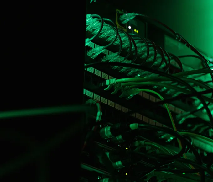 AWS 下修 GPU 與 Trainium 管理費，雲端 AI 工作負載價格戰進入容器層 科技人 電網, AI, 產業, 能源