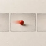 淺色紙面上並列三格畫面，同一顆朱紅色小球逐格向右移動，每格的紅色拖影都向左延伸。